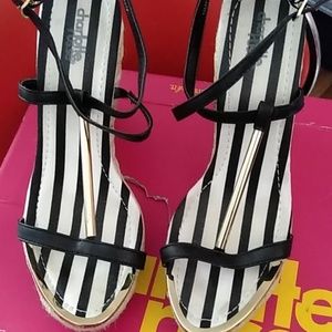 Black stripe wedges